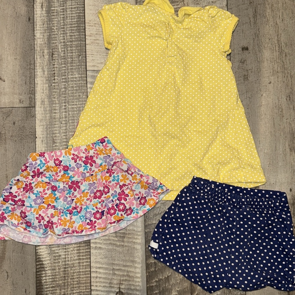 Lot of 3 Girl dress/shorts—size 12/18 months - Picture 2 of 10